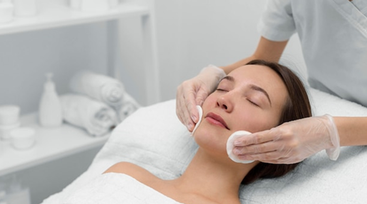 Mastering Esthetician Facial Techniques: The Ultimate Guide